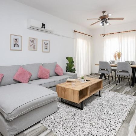 Beautiful Apartment In Harbour Paphos, Central & Close To Beach Zewnętrze zdjęcie