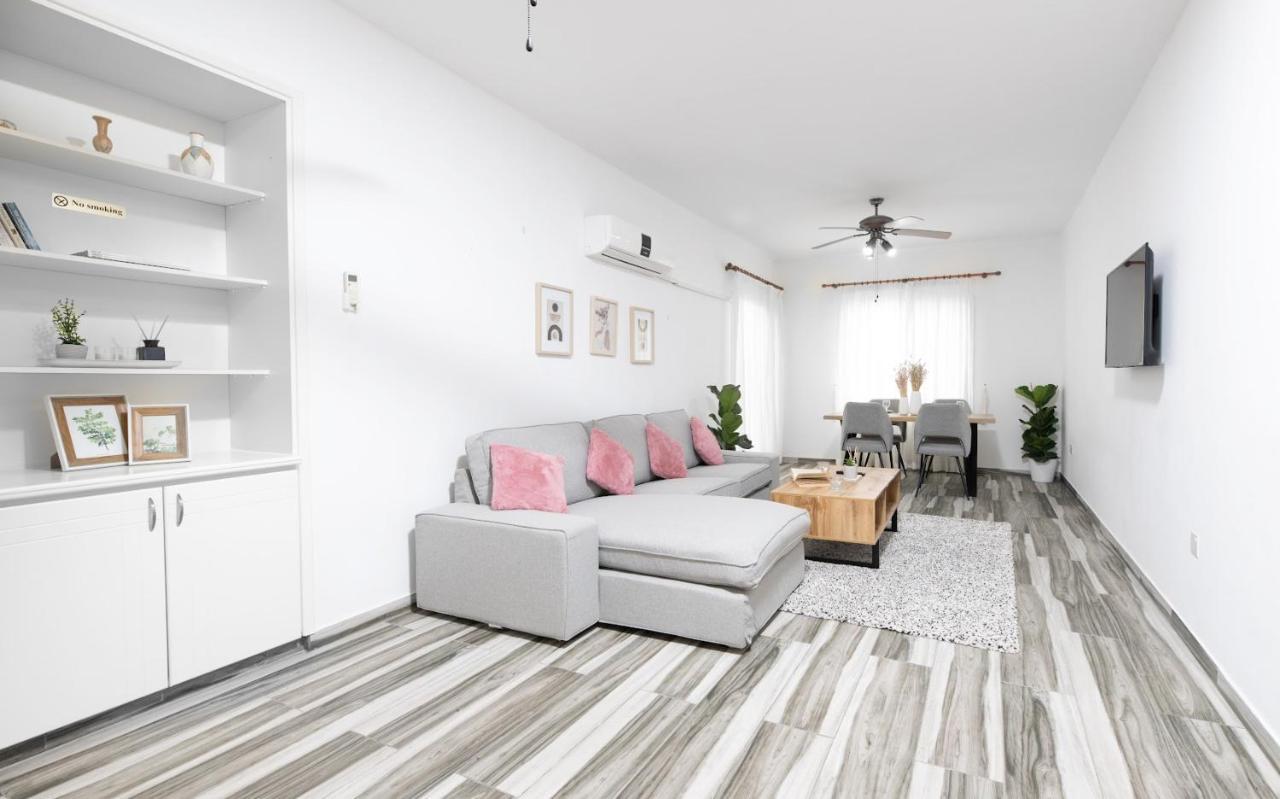Beautiful Apartment In Harbour Paphos, Central & Close To Beach Zewnętrze zdjęcie